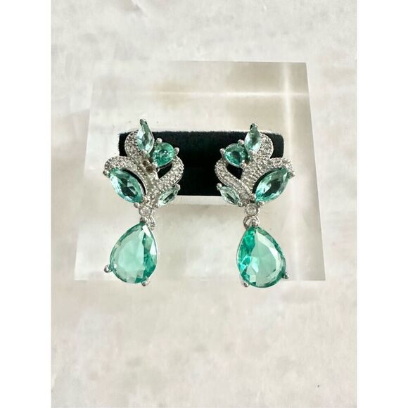 Classy Mint green sparkly cubic zirconia dangle earrings ￼ - Picture 4 of 4